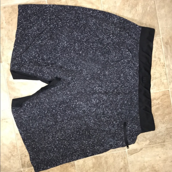 Men’s lululemon shorts - Picture 5 of 8